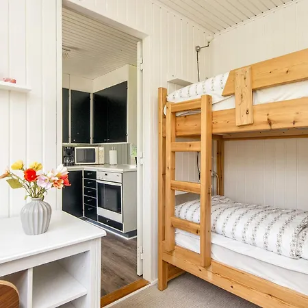 6 Person In Kolind-by Traum * Kolind