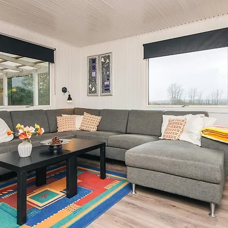 6 Person In Kolind-by Traum