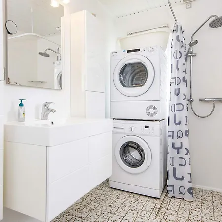 6 Person In Kolind-by Traum * Kolind