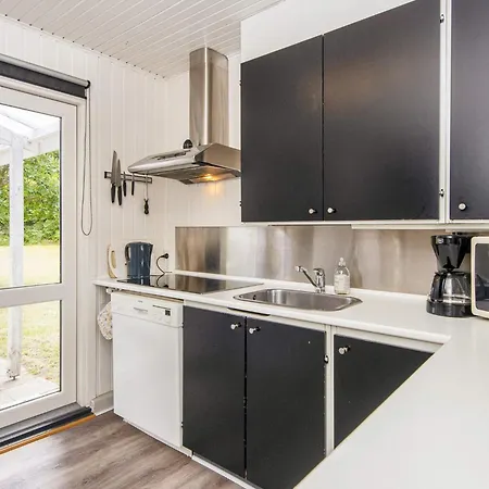 6 Person In Kolind-by Traum * Kolind