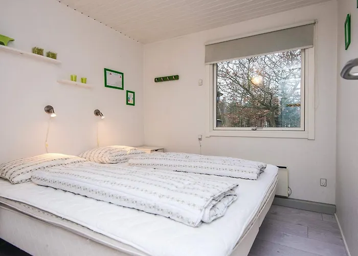 6 Person In Kolind-by Traum * Kolind